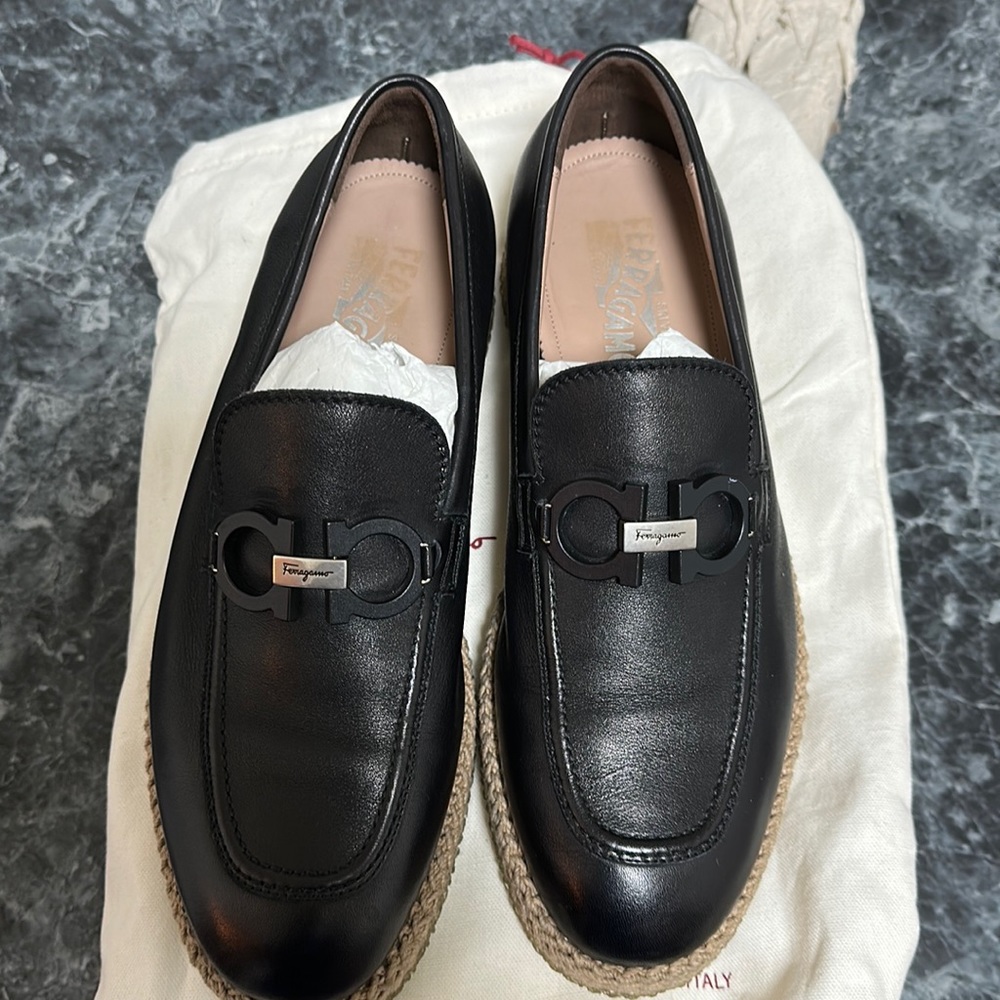 Casual shoes